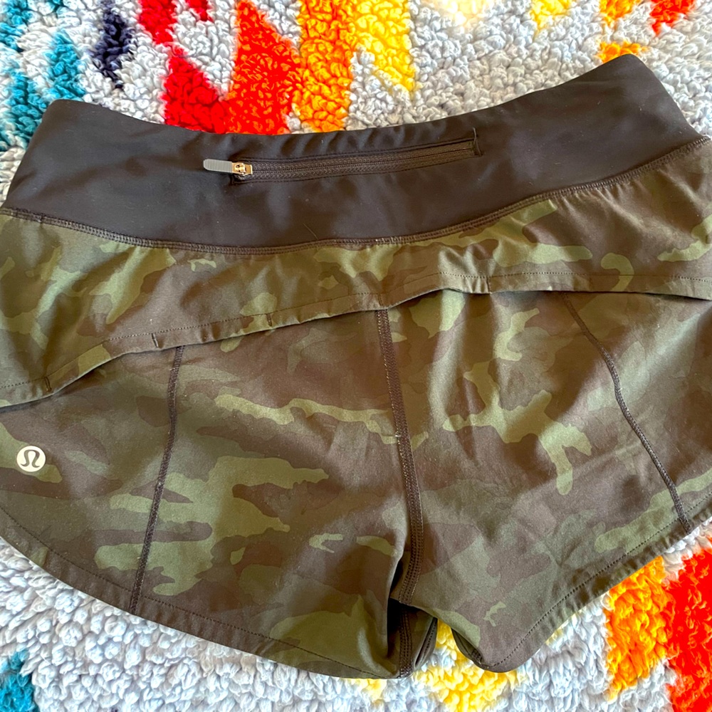 Lululemon run speed up low rise. Super-lightweight Swift fabric wicks sweat.